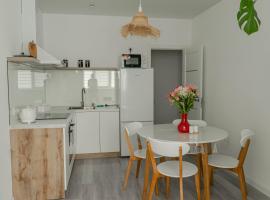 Apartment 5 star Werewolf, vacation rental in Strizhavka