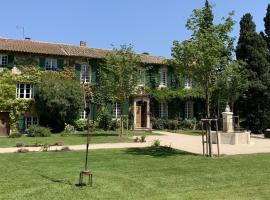 Domaine de Rhodes B&B, hotel romântico em Avignon