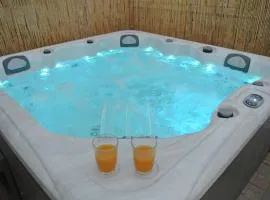 House Aggeliki Jetted Tub