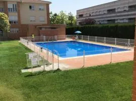 VUT EL PARQUE -con piscina en verano - APARCAMIENTO EN CALLE Y PARKING GRATIS EN EL CENTRO