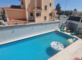 Suite Room with Pool, hotel with parking in Lisbon