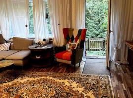 Cosy house with forest view, hotel with parking in Püssi