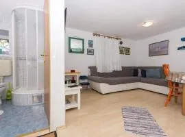 Little sweet stone house for 4, Seget, 20m to the beach