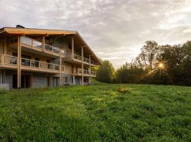 Alps Retreat w Hot Tub, hotel a Abondance