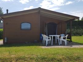 Chalet in Gerolstein near Forest Trails, hotel u gradu Hinterhausen