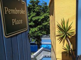 Private cottage, large private pool, great views !, rumah kotej di St Thomas