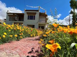 Chakzot garden house, hostal o pensión en Leh