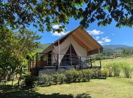 Glamping Las Rocas, hotel in Calima