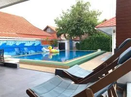 Pattaya Harmony Oasis 5BR Pool Villa for Group Getaways