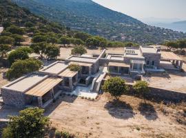 Pavlaina Complex of Traditional Residences in Nisyros. Enjoy the garden and the Sea View, povoljni hotel u gradu 'Emporeiós'