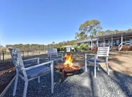Palmers Lane On Vineyard 5br Homestead with Pool