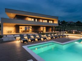 Villa de la Vie with Heated Swimming Pool, vacation rental in Raša
