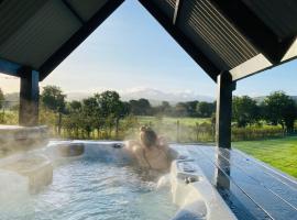 The Hut 45, nh&agrave; nghỉ trang trại ở Newry