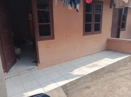 Kontrakan Ibu Hj. Rosmalawati