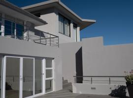 The Atlantic DonReal Guesthouse, B&B di Cape Town