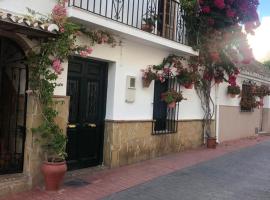 Casa centro old town, cottage in Estepona