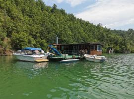 Splav Drina-Višegrad, hotel en Višegrad