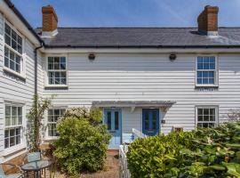 Sands End, holiday home in Camber