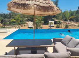 Eco Lodge Villa das Alfarrobas com Piscina, chalet in Algoz