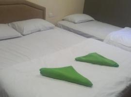 Q one hotel, хотел в Кампунг Денгкил