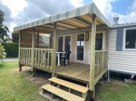 Mobilhome avec vue sur étang, campground in Bec-de-Mortagne