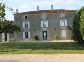 Les Chambres des Ardillers, hotel a Saint-Pierre-le-Vieux