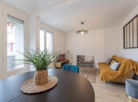 Le Camille YourHostHelper, vacation rental in Rhut