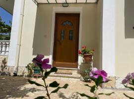 Miranda's Apartments & Rooms, hotel in Sarandë