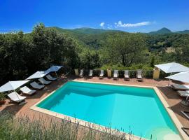 Spoleto Splash Casa Vicolo, a fabulous country cottage sleeps 45wifiaircon, hotel en Strettura