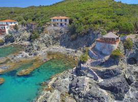 Unique Villa with 2 Beaches and a huge Park!, hotel em Case Fortullino
