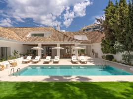 Anfitrión Villas & Suites, hotell i Marbella