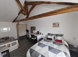 Ferme rénovée à 7mn de Périgueux, bed & breakfast kohteessa Champcevinel