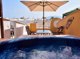 Manzanilla Penthouse Private Jacuzzi & 5min Beach, hotel v destinaci Vera