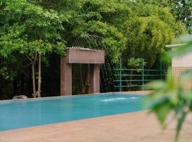 Sohāgpur에 위치한 가족 호텔 Cheetal Resort-Best Jungle Resort