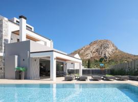 Monti Luxury Villa, Close to South Crete beaches, By ThinkVilla，萊弗考基亞的飯店