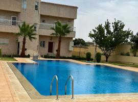 Stunning 3-Bed Villa in Fes near fes sais airport – willa w mieście Oulad Tayeb