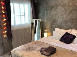 Feel Home no 2 private house, hotel que aceita pets em Hinkong