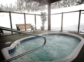 Cahilty Hotel & Suites, hotel con jacuzzi a Sun Peaks