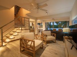 Between 2 waters Villa, free rental car offered., holiday home in Tamarin