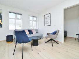 LL Properties - G7 Luxury House By The Harbor, ubytov&aacute;n&iacute; s možnost&iacute; vlastn&iacute;ho stravov&aacute;n&iacute; v destinaci Akureyri