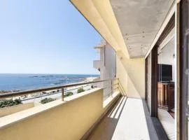 Host Wise - Spacious & Sunny Vintage Apartment at the Beach