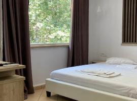 Emerald Suites, hotel i Vryses