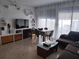 Piso céntrico reformado de excelente ubicación, apartamento em Vinarós