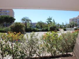 studio avec terrasse port de hyeres, location près de la plage à Hyères