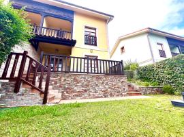 Chalet adosado en Ribadesella, hotel di Ribadesella