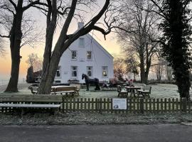 Steinhaus Hof, hotel dengan parkir di Bunde