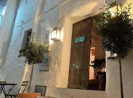 Enchanting Quirky 1 Bed Cottage With open Fire ., hotel a Ojén