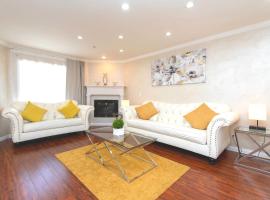 Spacious 2BR/2.5BA + Game Room، فندق في غليندال