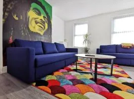 The Bob Marley 'One Love' Apartment, Relaxed Vibes