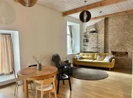 Cozy studio apartment central